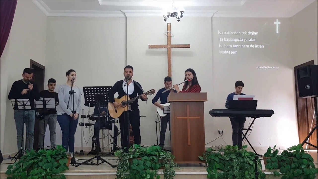 Tahtın Önünde Bekleyeceğim - Muhteşem (Hristiyan İlahi)