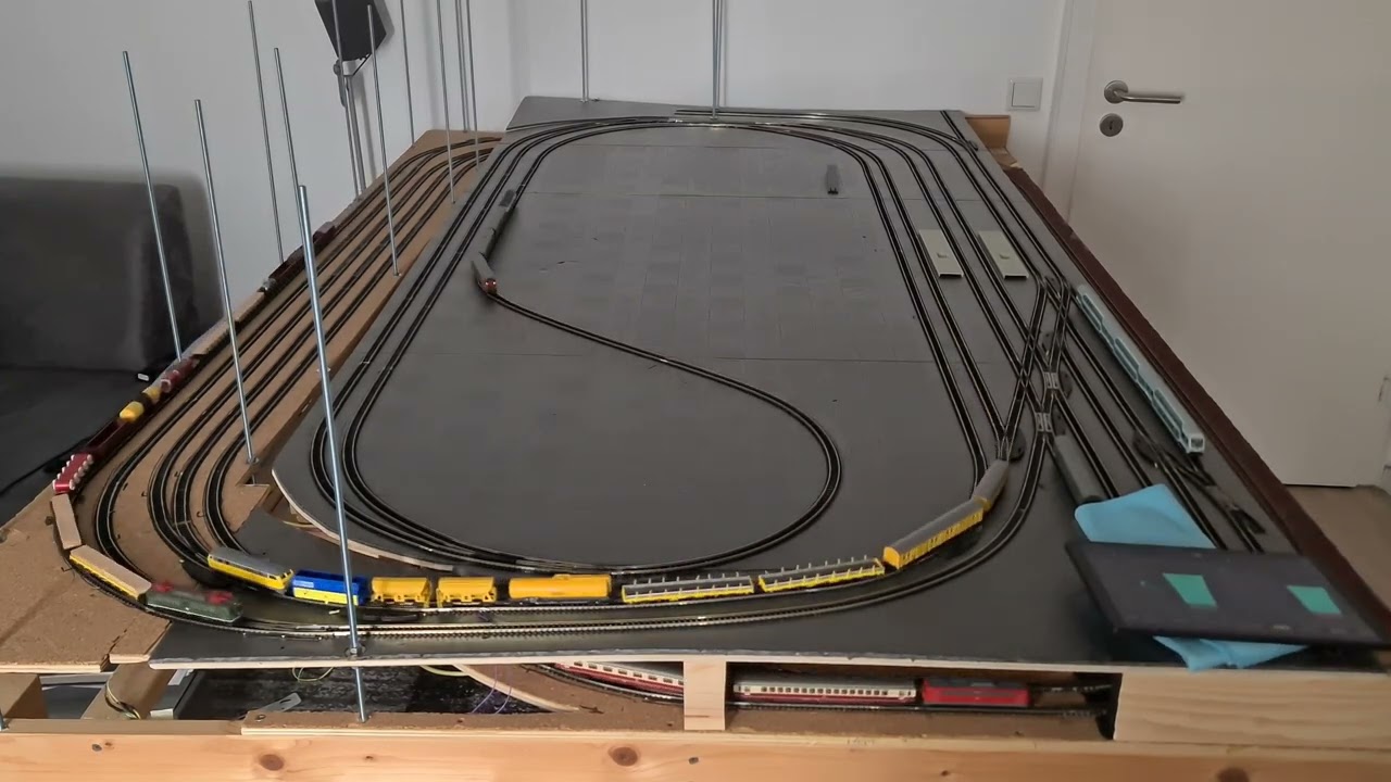 Modellbahnanlage - Teil 05 | Es hat sich etwas getan, nächste Ebene wird Fertig und Zug Fahrt