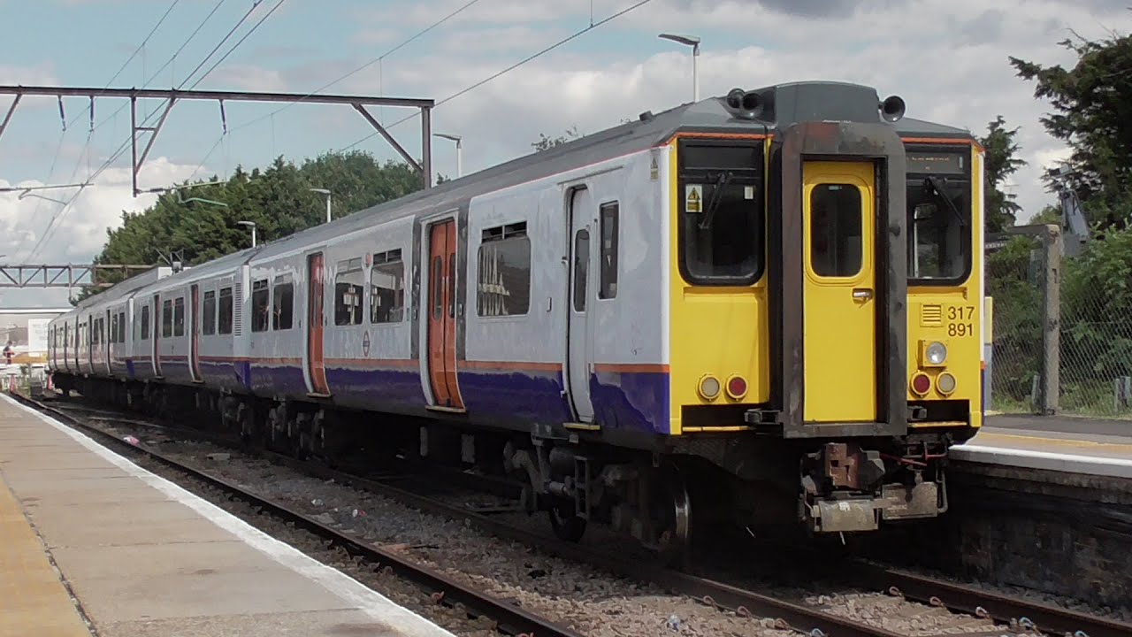 Trains at: Chingford - LVL - 13/8/19