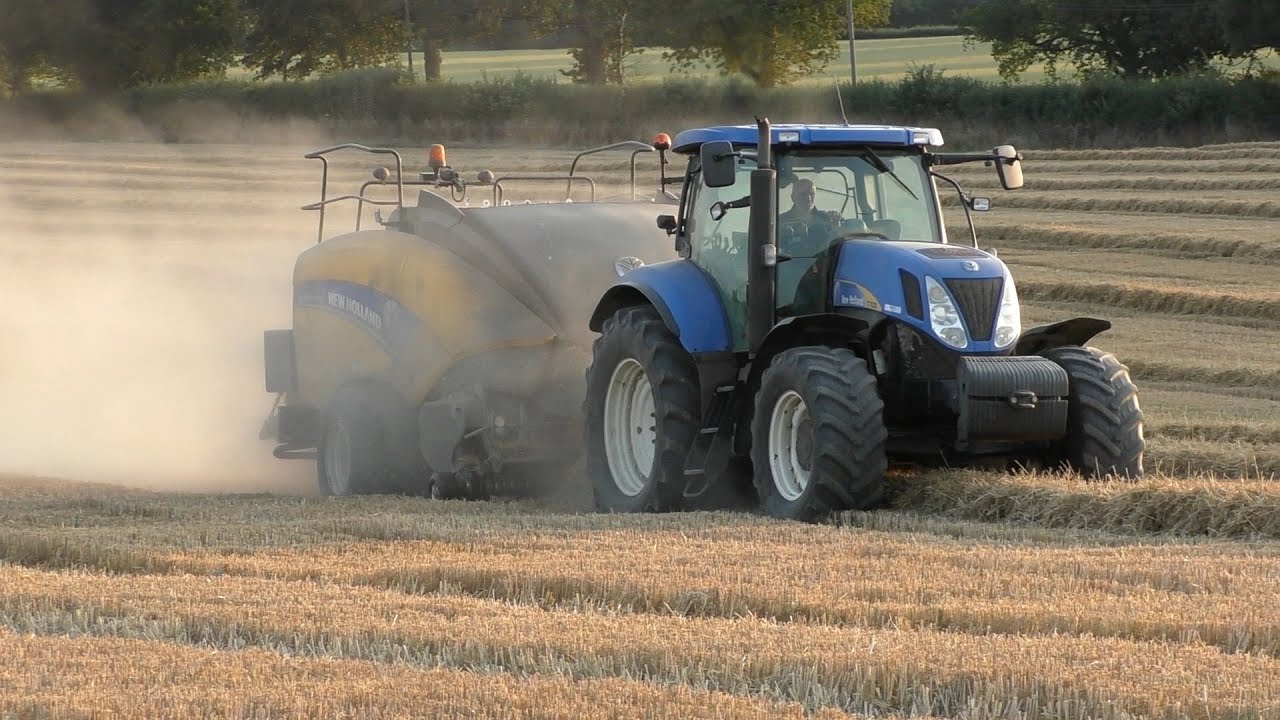 New Holland T7030 Barking Away with New Holland 1270 BigBaler