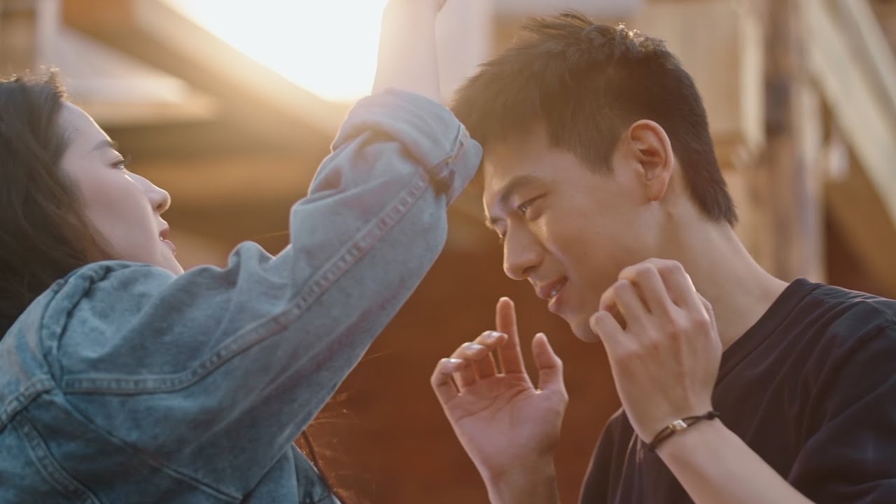 紅豆重回雲苗村，對阿遙霸氣展示摸頭殺技能，甜蜜指數100%～💓劉亦菲 李現 去有風的地方 Meet Yourself