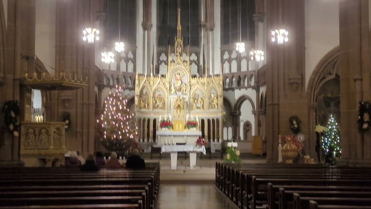 Dom der Bergstrasse in Heppenheim von Innen / Catholic German church St. Peter in Hesse from inside