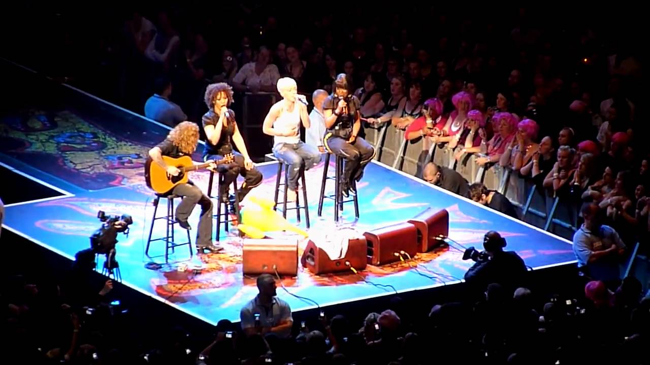 P!nk in Sydney, June 7, 2009 - Crystal Ball