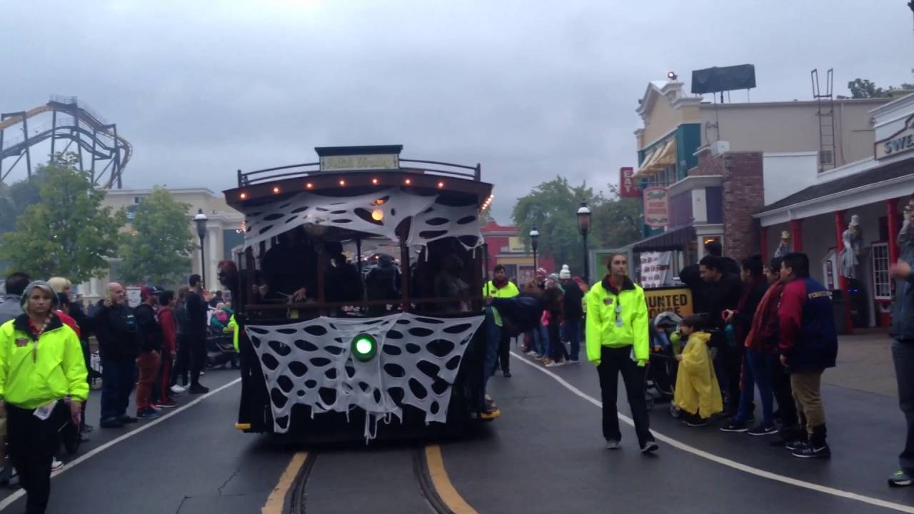Six Flags Great America - Fright Fest (Uprising Parade)