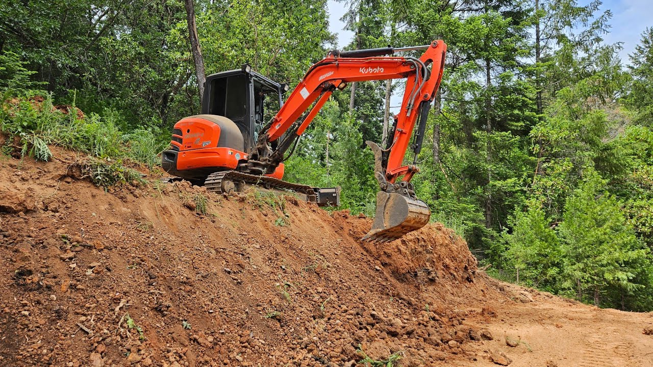 Steep loop road building with the Kubota KX 040 4