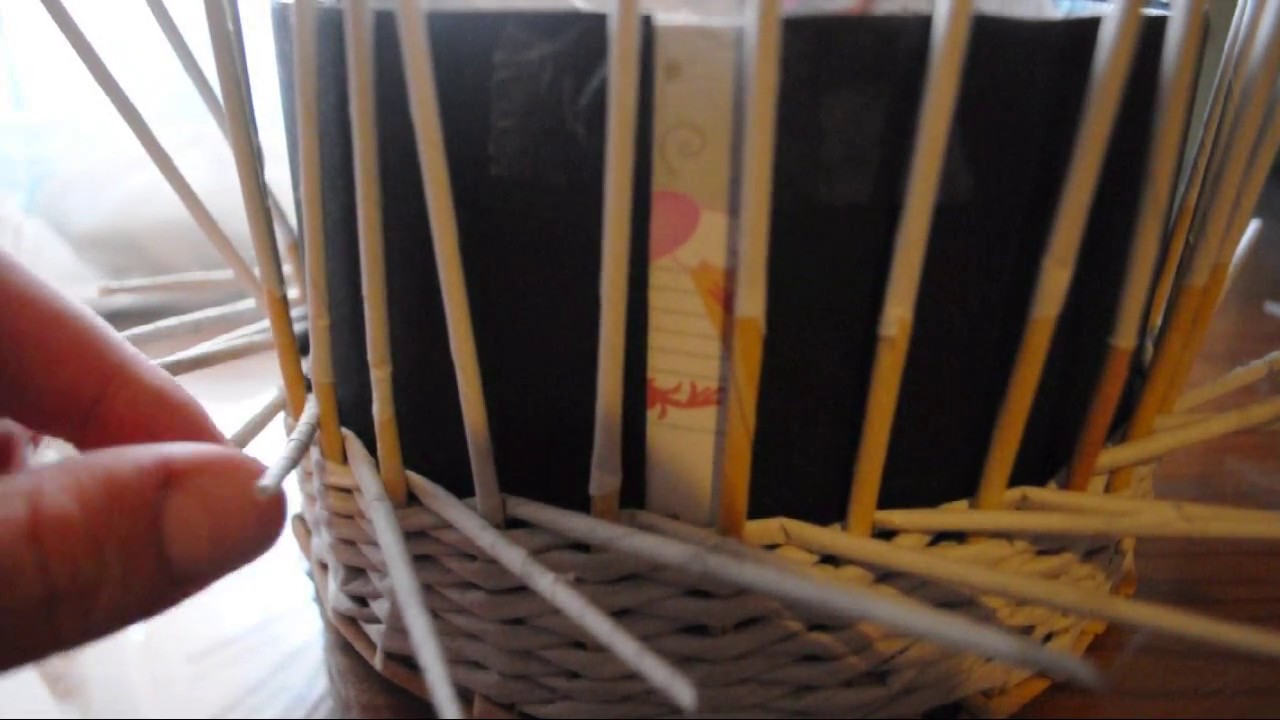 Tejido por capas en cestería de papel