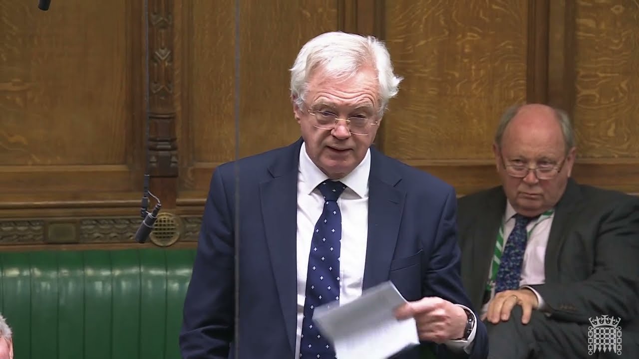 Депутат парламента Дэвид Дэвис спрашивает министра юстиции о его планах отменить право на суд при...
