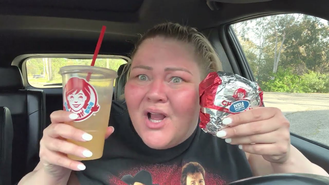 Trying Wendy's new HOT HONEY CHICKEN SANDWICH
