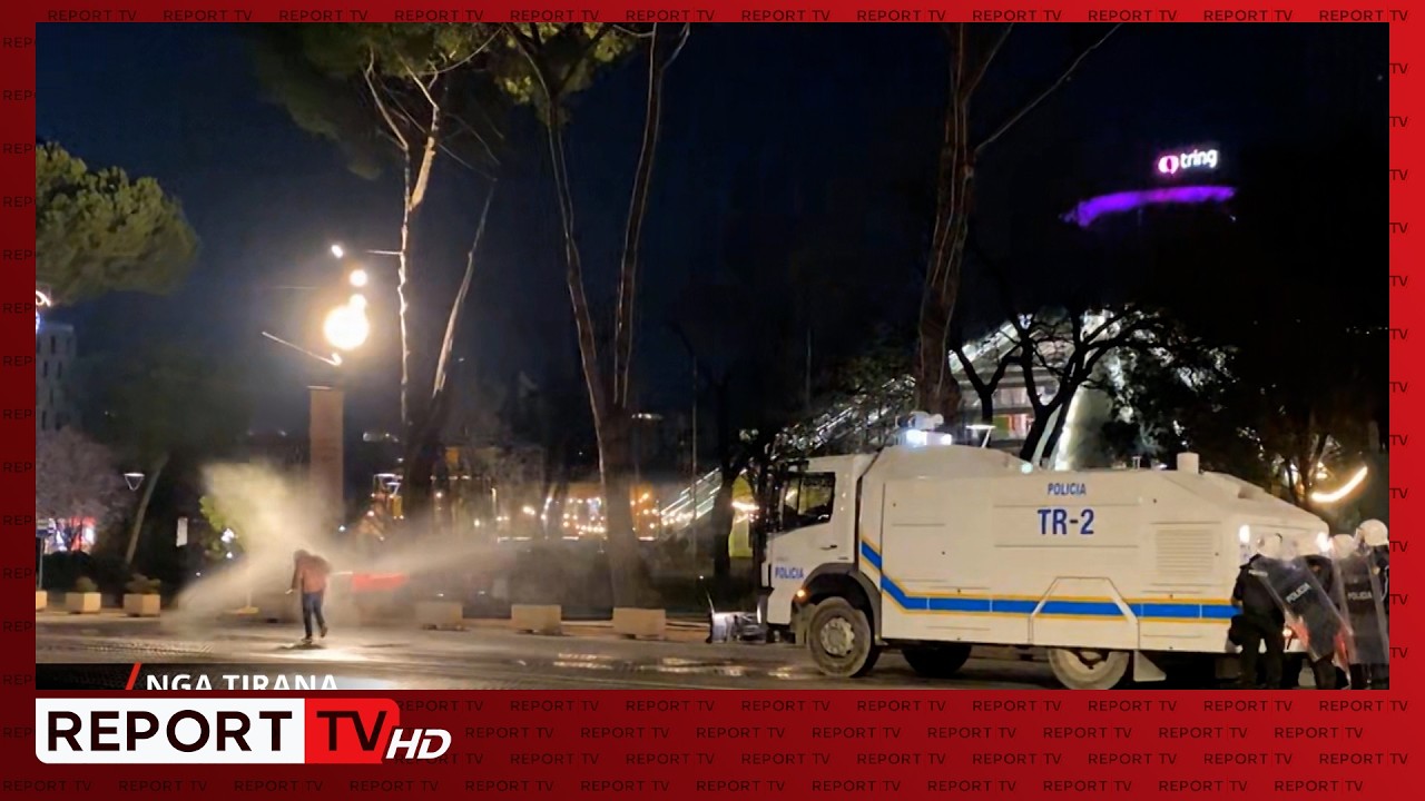 Policia shpërndan me ujë militantët te Kryeministria, Berisha hipën në makinë dhe ikën