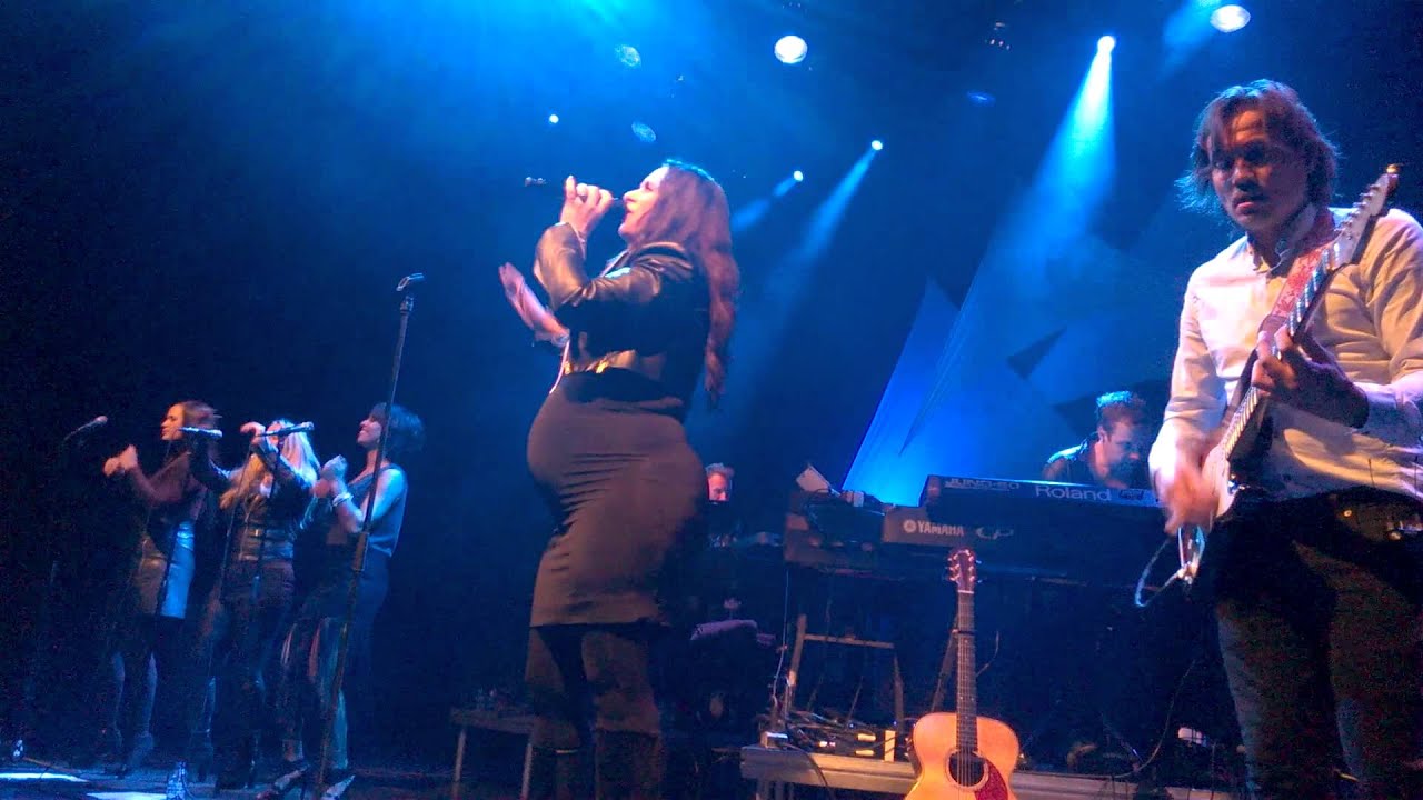 Trijntje Oosterhuis - Michael Jackson Medley - Clubtour Metropool Hengelo 17-10-2015