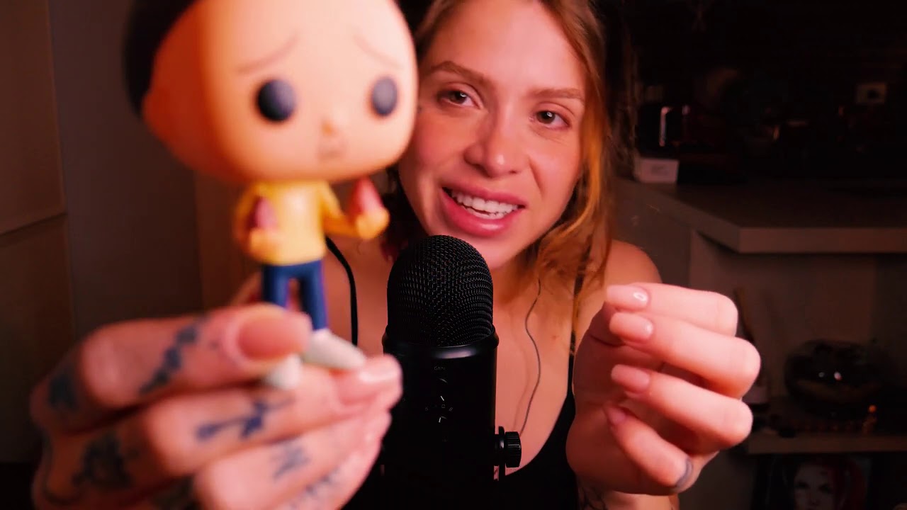 ASMR - Mostrando meus Funkos Nerd e Sussurro!