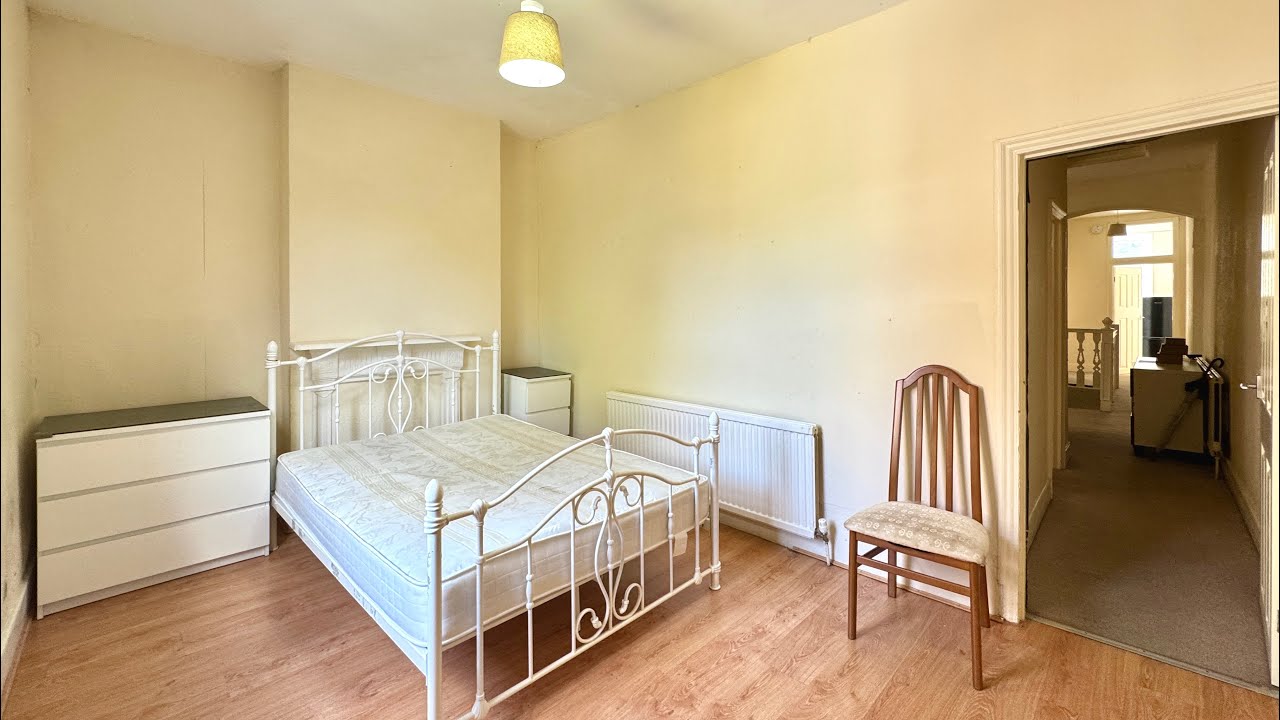 3 bedroom flat - Dollis Park, Finchley Central N3