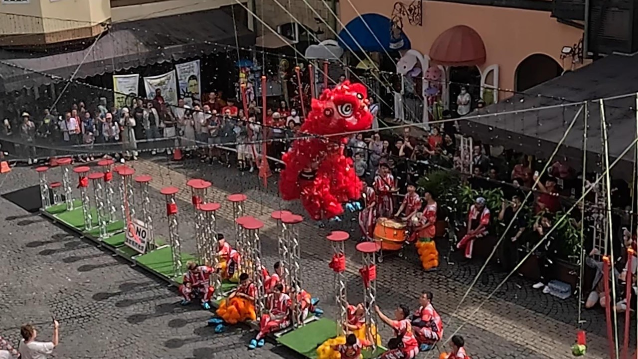 马年年初四马来西亚彭亨Pahang法国村舞狮采高架采青祝各界 马年顺利 生意兴隆 财源滚滚 平安吉祥 和平健康 马上福贵 马上发财 马上暴红 马上开心 Berjaya Hills Lion Dance