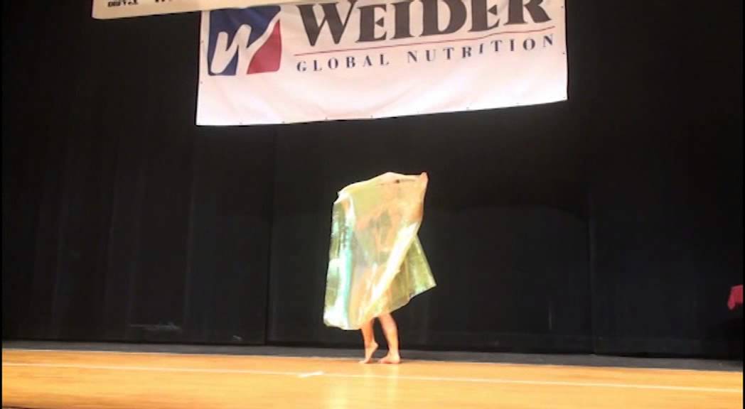 Hot Female Bodybuilder Elena Shportun dances on stage