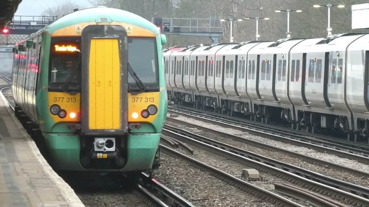 Trains at: Redhill - 24 January, 2022 - Part Two