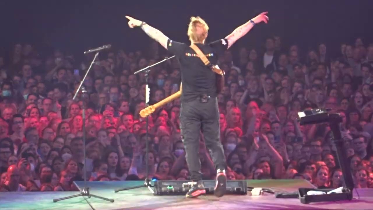 Ed Sheeran - Peru/Beautiful People/I Don't Care+Overpass Graffiti - LIVE in Gelsenkirchen 07.07.2022