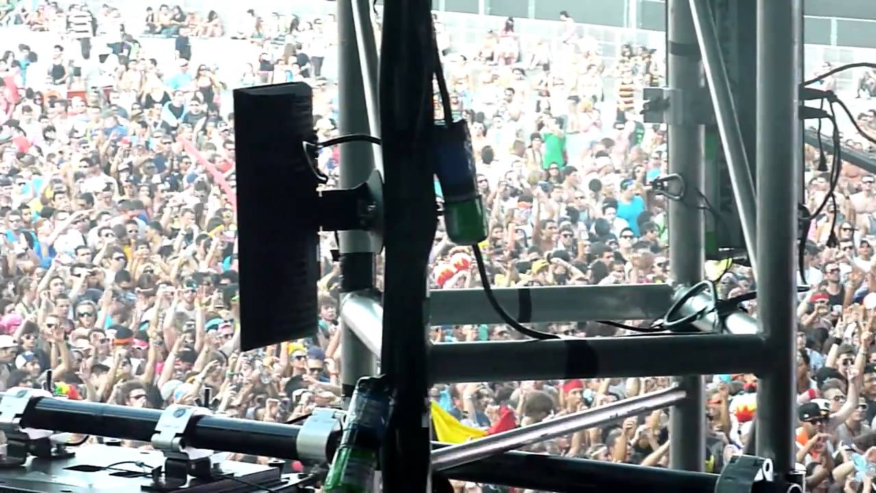 AVICII @ Ultra Music Festival 2011 Day 2