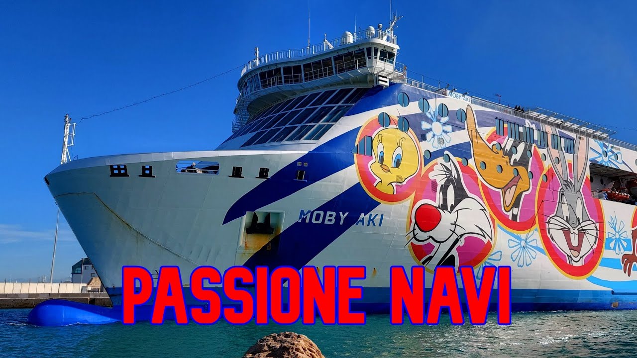Partenza della Moby Aki da Livorno