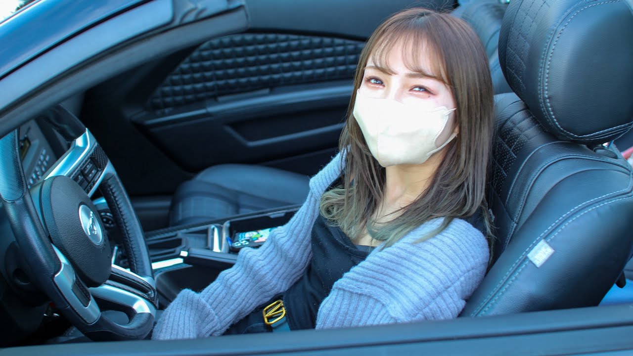 22才可愛すぎる幼稚園の先生の愛車はフォードマスタング。