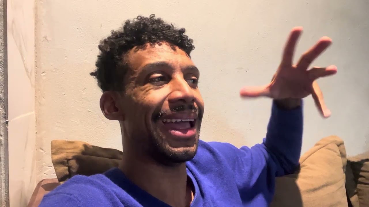 EU PREFERI FICAR EM CASA DO QUE IR PRO CARNAVAL VOU EXPLICAR O PORQUÊ