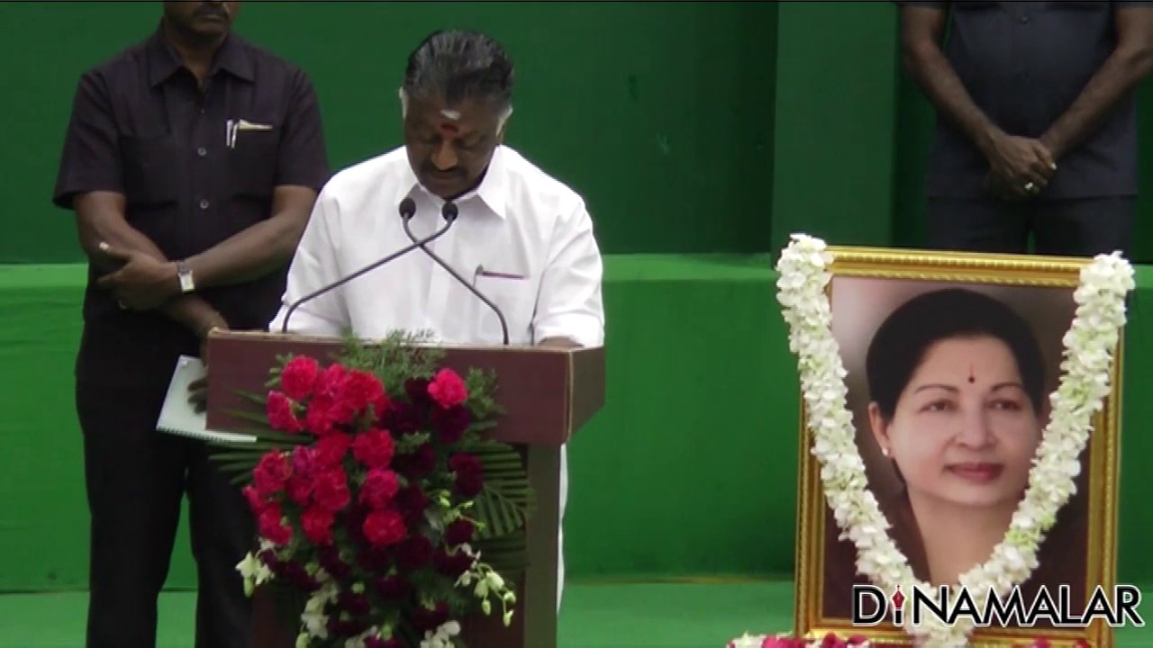O Panner Selvam Sings a song!!!