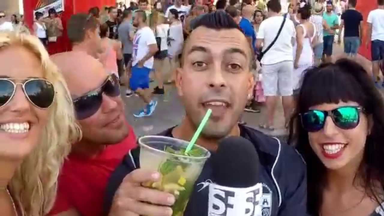 Feria de Málaga 2015 [1]: Presentación en el arco de entrada y quedada con dos guapas suscriptoras