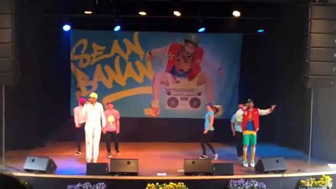 Sean Banan-Sommar i Sverige