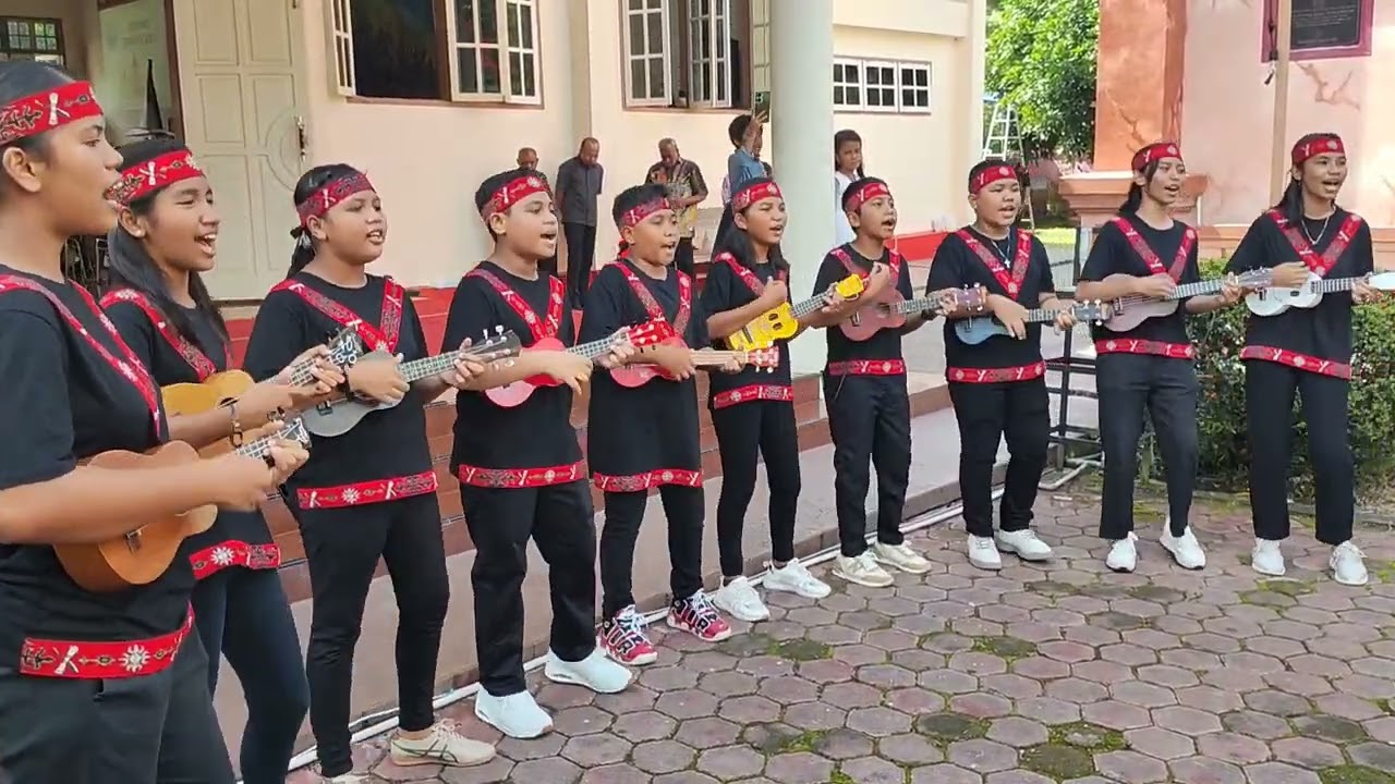 Jukulele Mahanaim sambut tamu undangan dalam  sidang Jemaat GPM Masohi