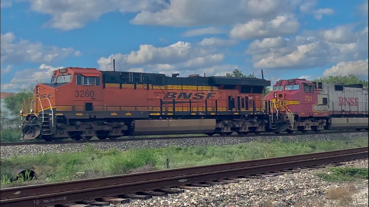 Unexpected Catch: BNSF Fakebonnet on Intermodal with a HORNSHOW!