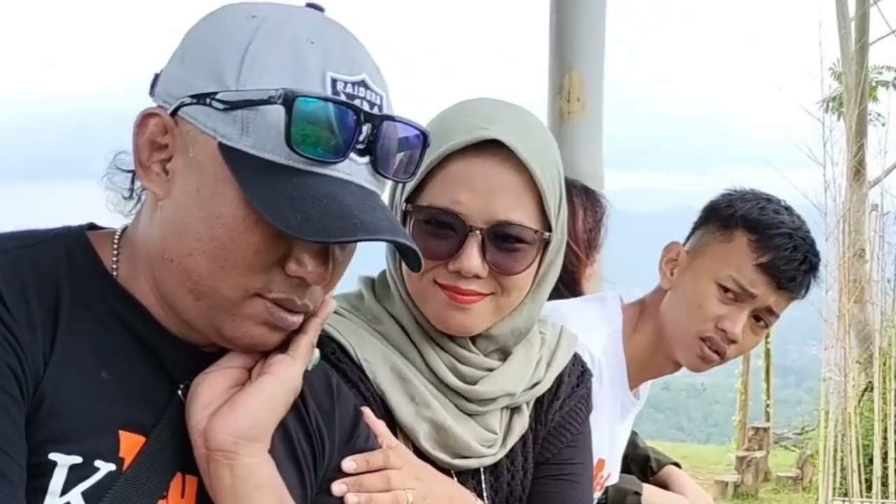 si burik ngintip