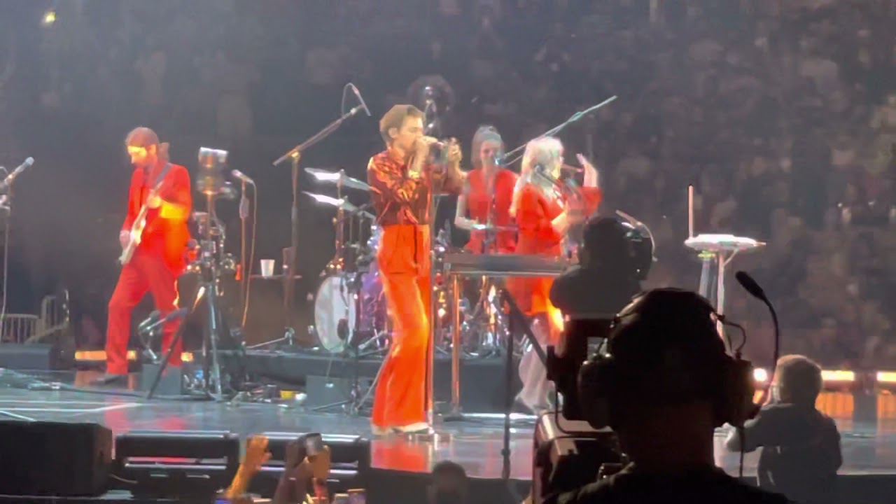 Harry Styles - Adore You + Harry Dancing - Love on Tour in St. Louis - 9/15/21