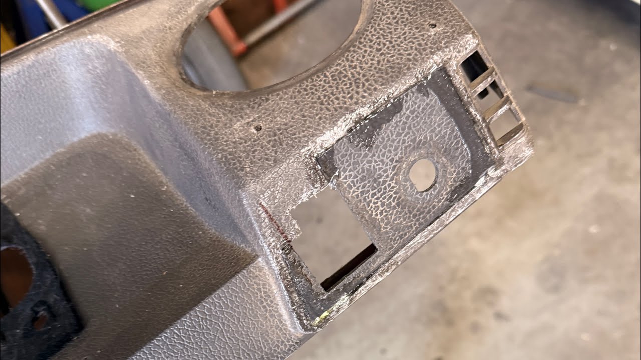 Crap to Cream, Range Rover Classic, metal to plastic grille conversion + Dashboard repairs.