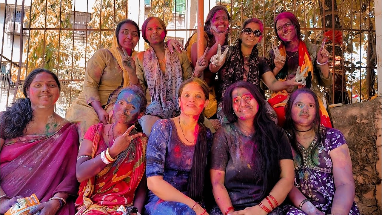   घर से निकल कर रंग लगाया सबको#happyholi #mastitime @GrowingUpMehras 