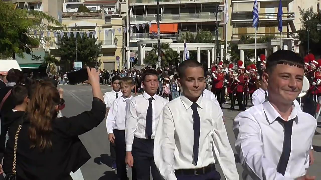 ΛΟΥΤΡΑΚΙ: Παρέλαση 28ης Οκτωβρίου