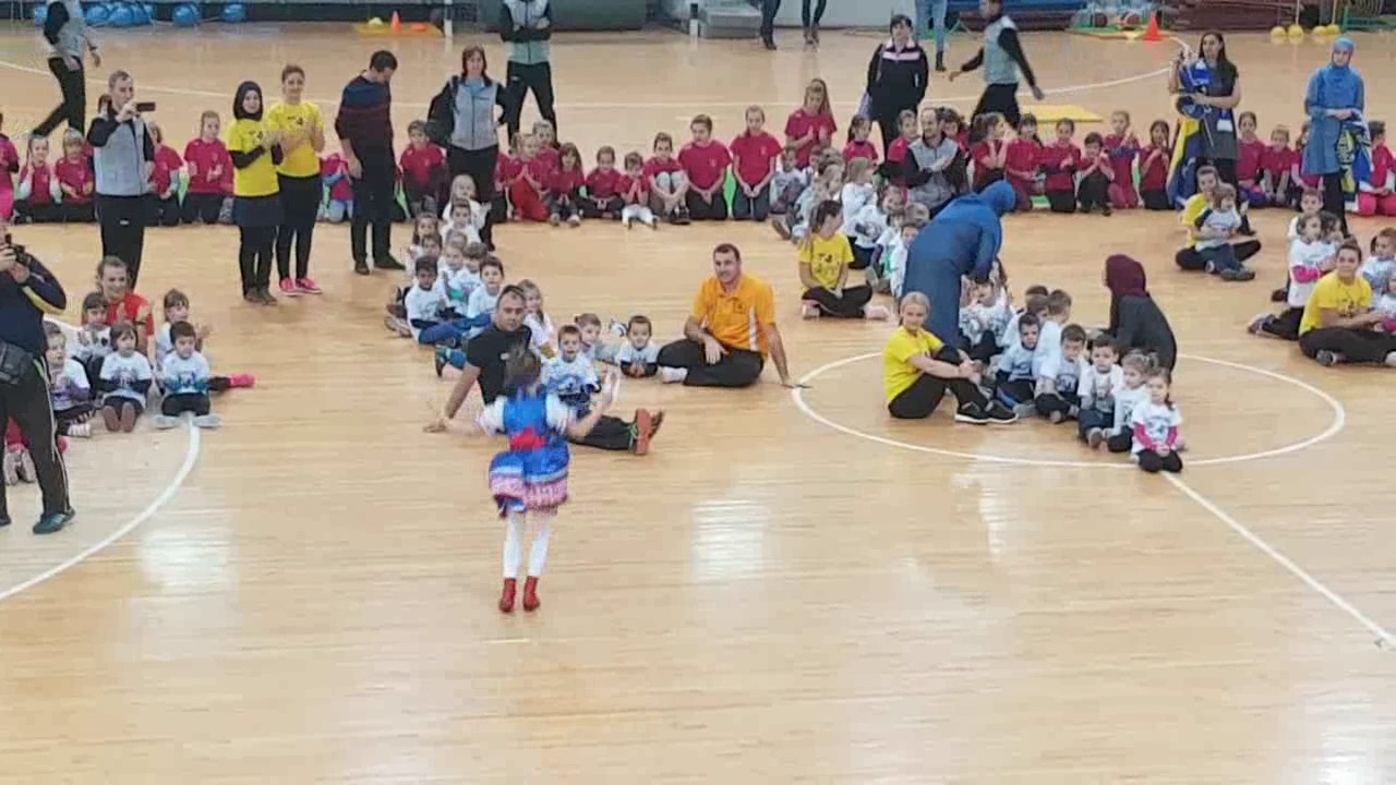 Pred&scaron;kolske igre djece