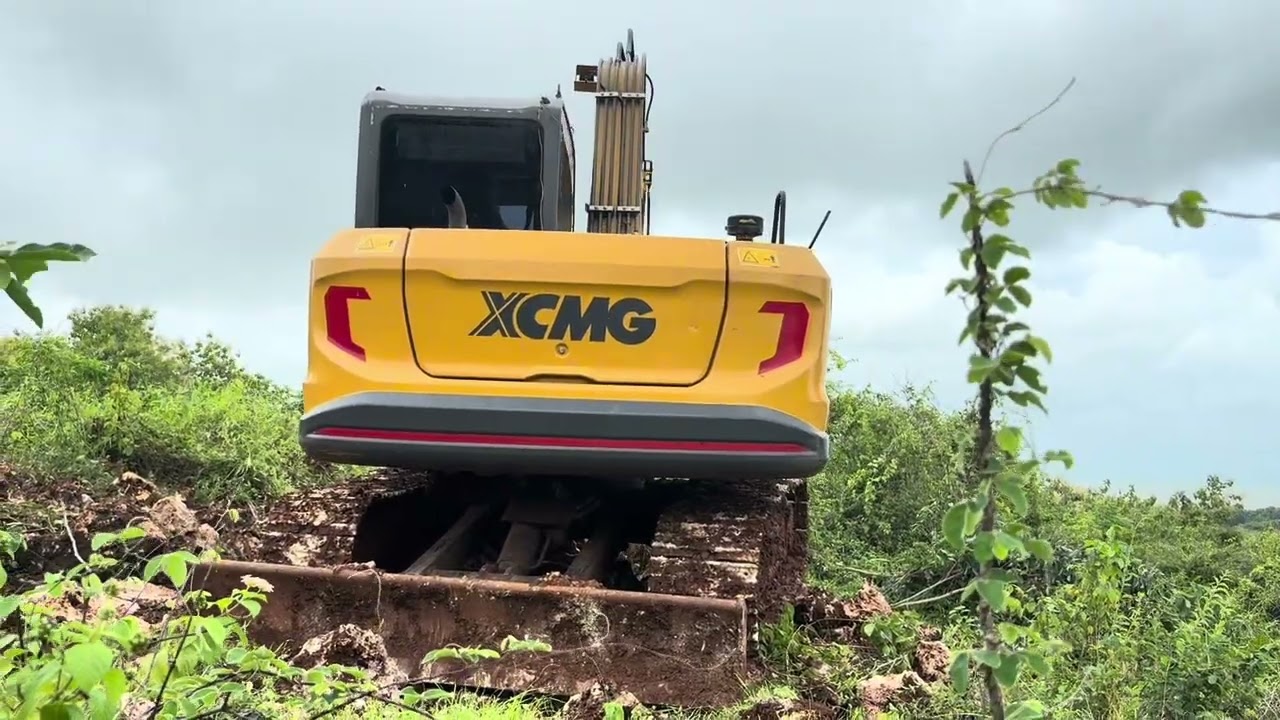 AKSI EKSKAVATOR XCMG! Membuka Jalan Setapak di Medan Sulit
