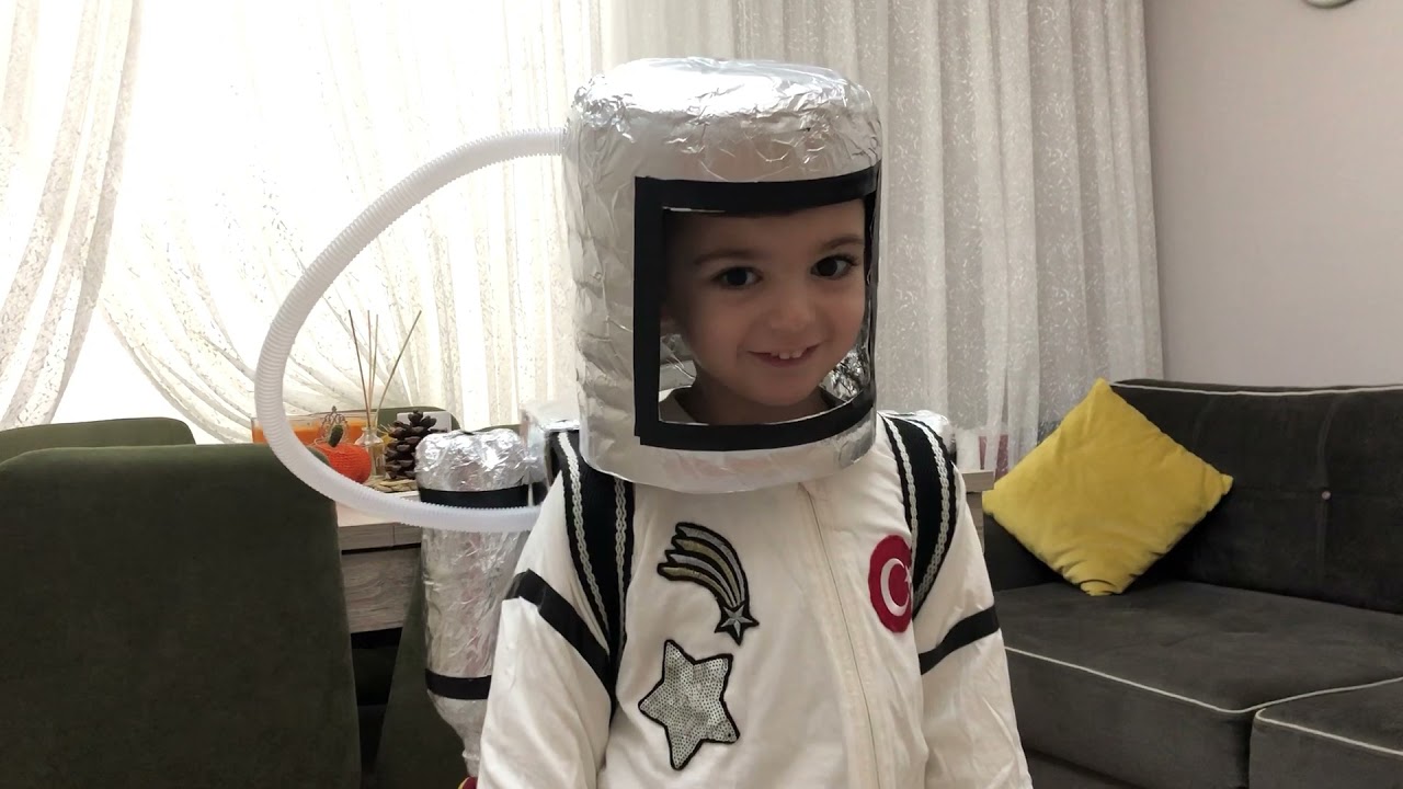 Astronot kıyafeti tasarladık.