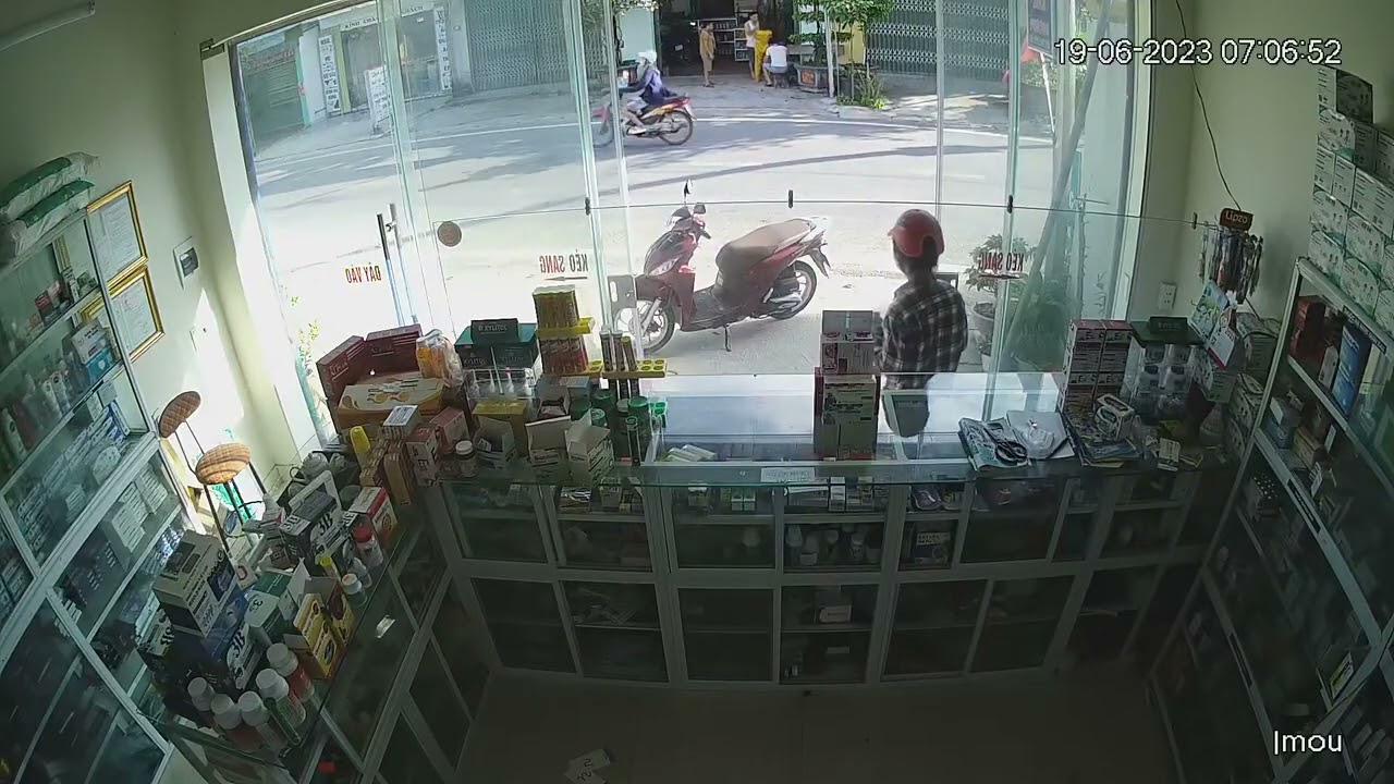 Camera quầy thuốc nhà Long