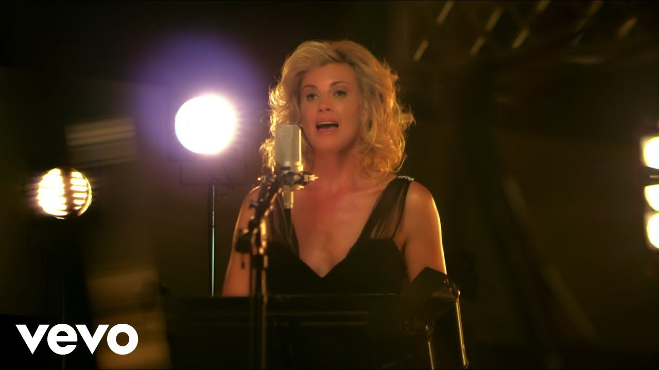 Tony Bennett, Faith Hill - The Way You Look Tonight (from Duets II: The Great Performances)