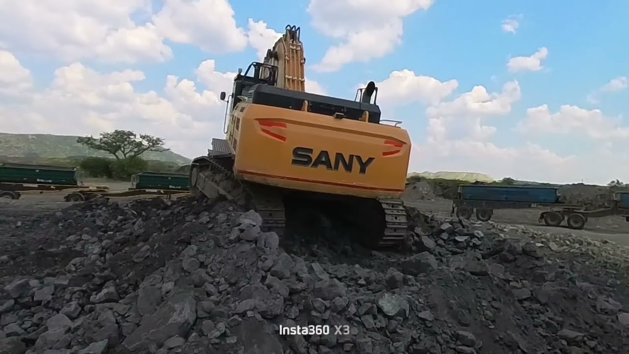 Interesting type of machines loading side tippers trucks in mines🇿🇦🚛🦺