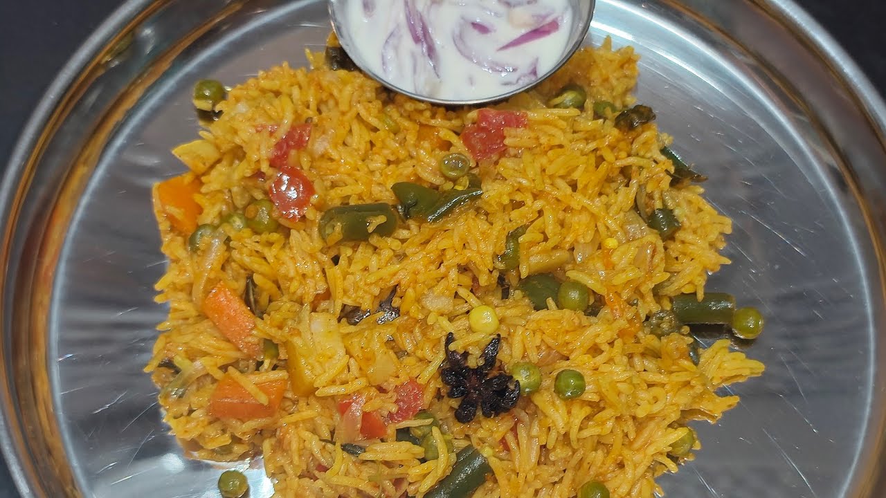 ಬಿಸಿ ಇರುವಾಗ್ಲೆ ತಟ್ಟೆಗೆ ಹಾಕಿ ಕೊಡಿ ರುಚಿ 😋ಮಾತ್ರ ಅದ್ಭುತ /ತರಕಾರಿ ತಿನ್ನುದವರು ತಿಂತಾರ /#vegbiryanirecipe 
