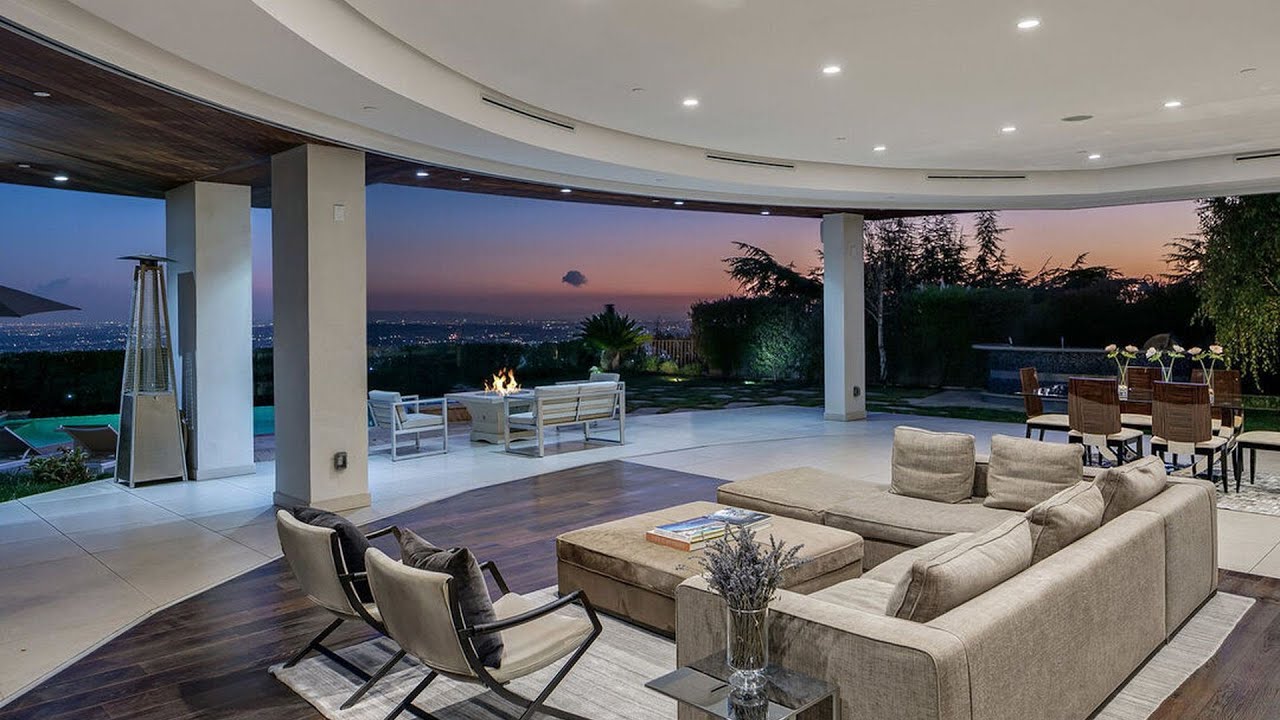$7,995,000! Modern Architectural Home in Los Angeles offers a panoramic view of the City