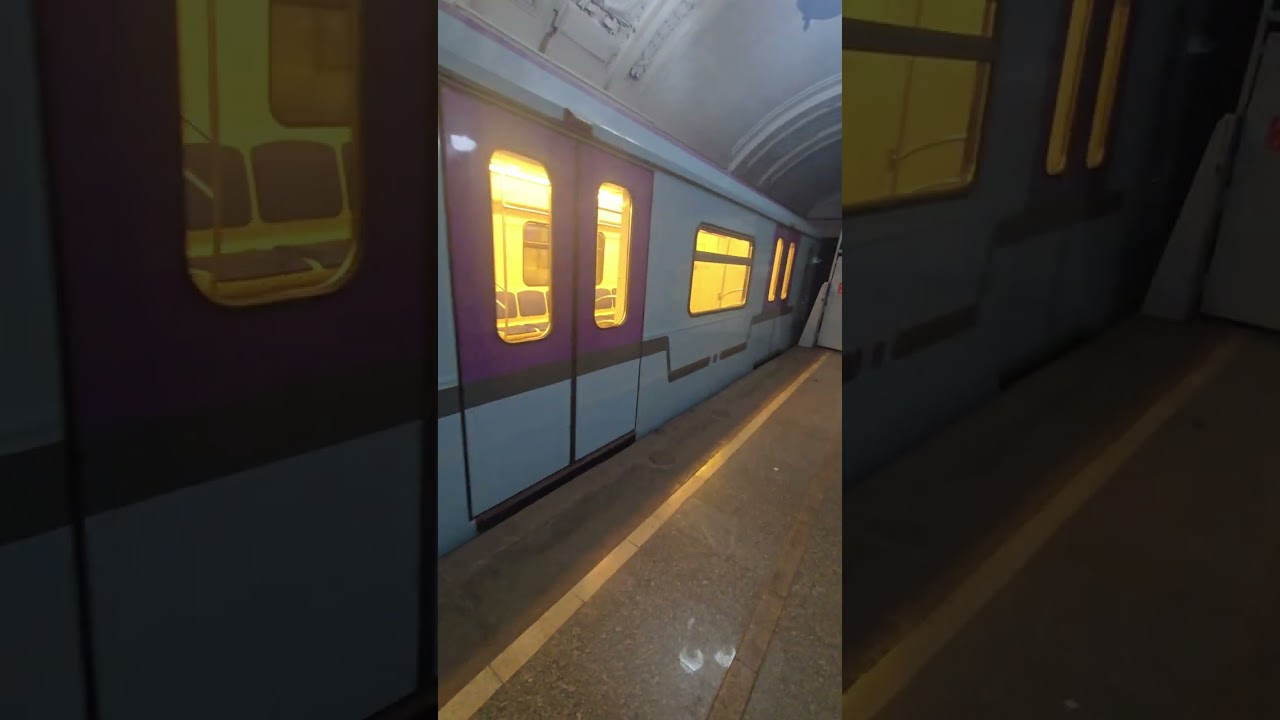 Парад поездов в честь 90-летия Московского метро