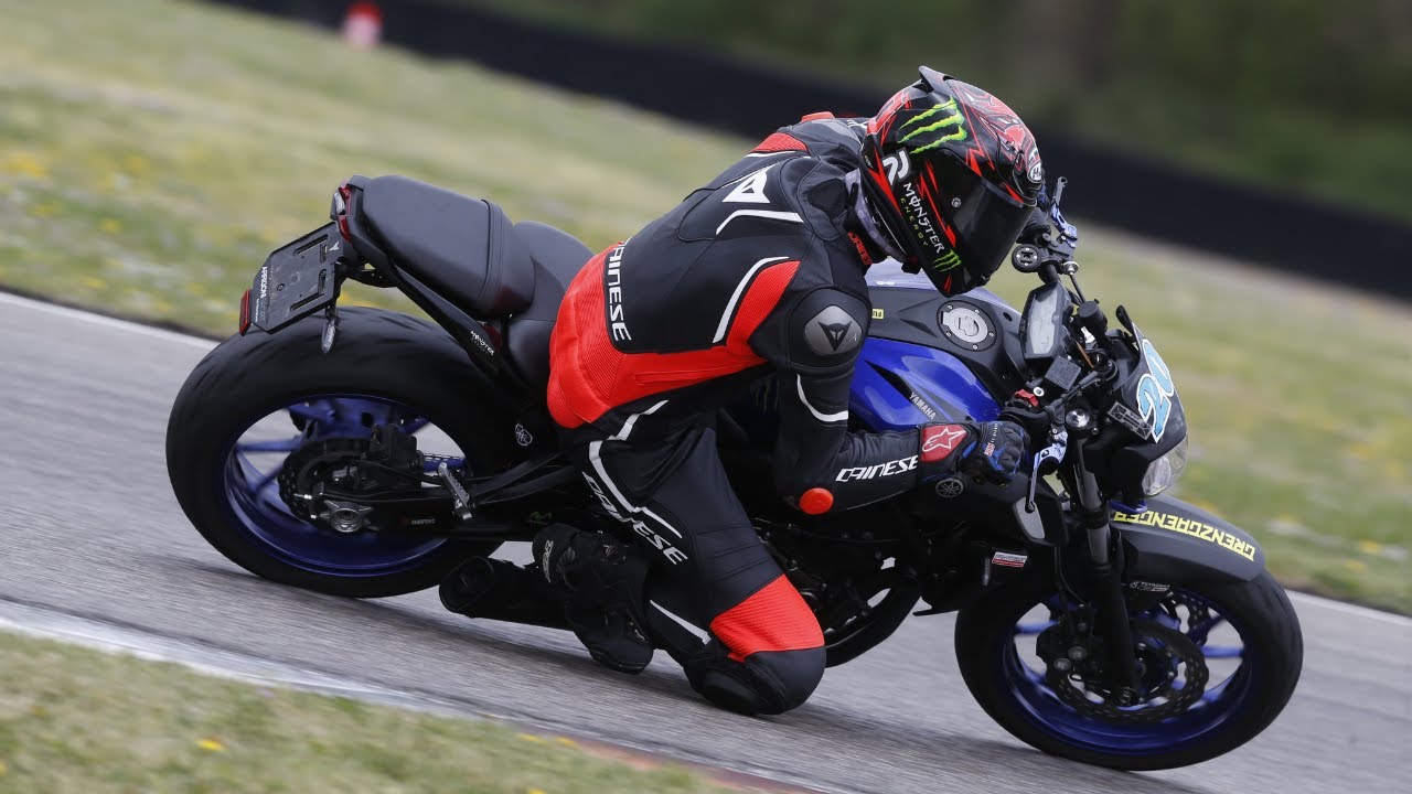 Yamaha MT-07 vs suzuki SV-650 @ anneau du rhin