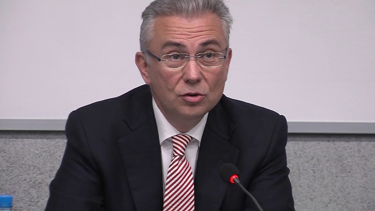 Ο Αλέξης Παπαχελάς συζητά με τον Θεόδωρο Ρουσόπουλο