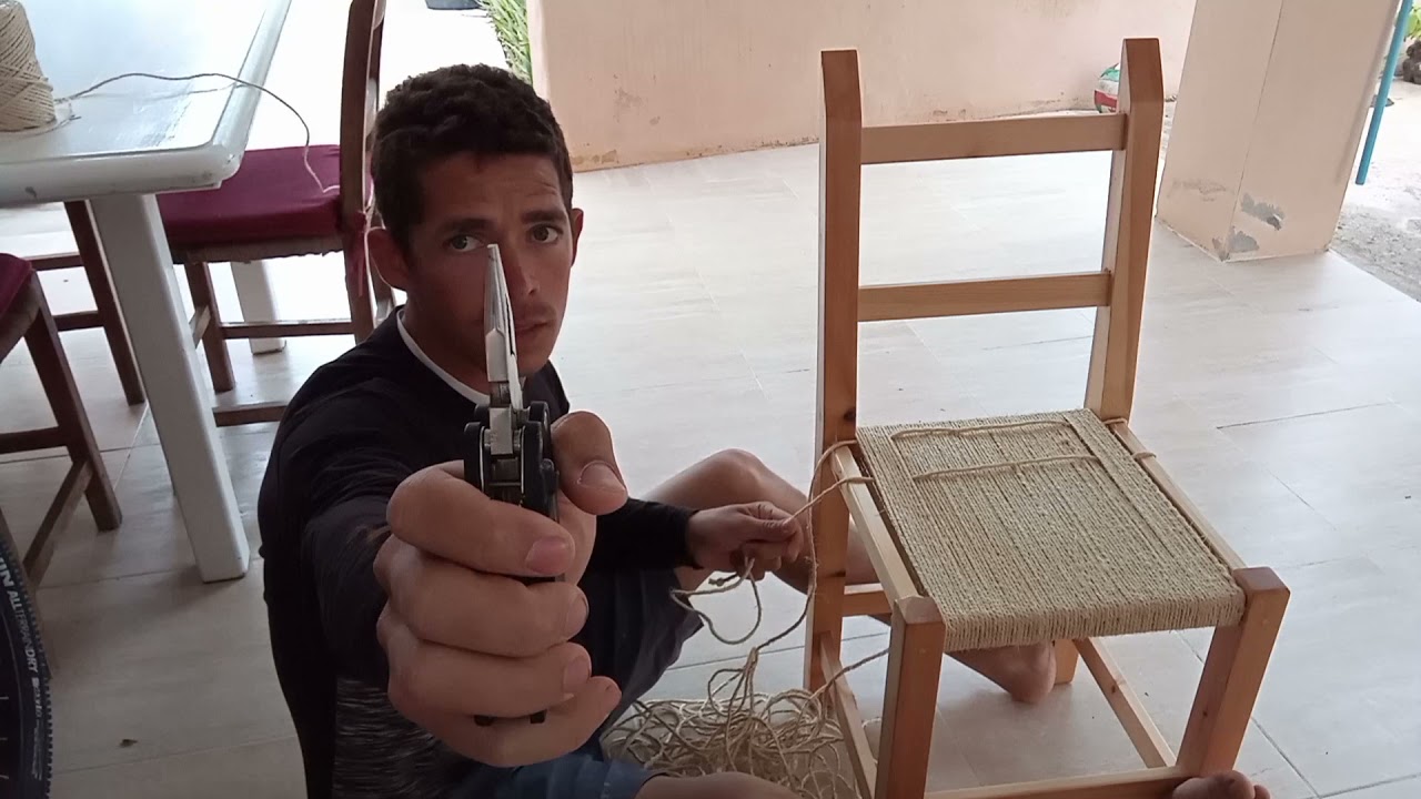 colocando corda na cadeira
