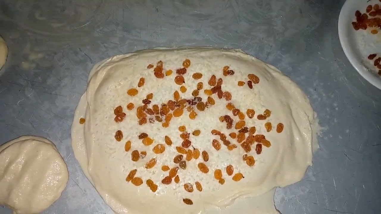 طريقه عمل الفطير بالزبيب وجوزه الهند