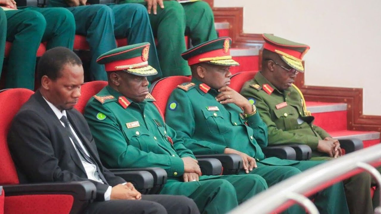 Shuhudia Mkuu wa Majeshi Mabeyo alivyotinga ndani ya Bunge