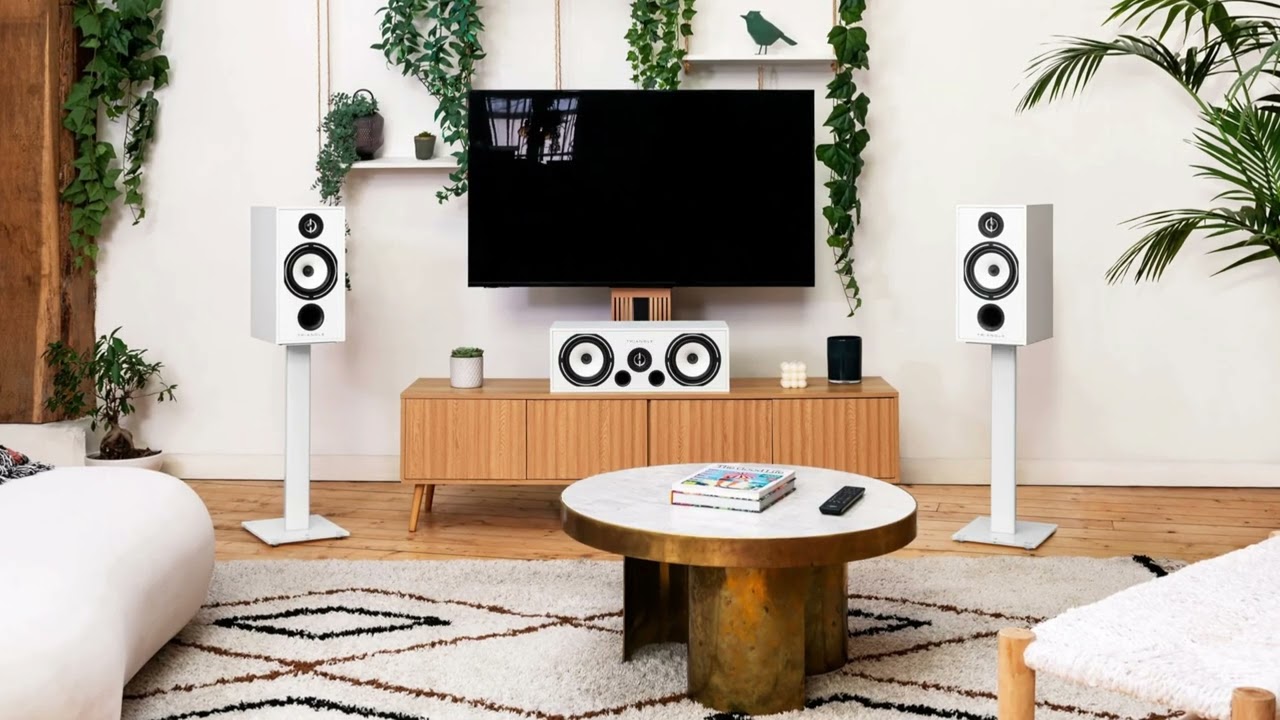 Best Of High End I Triangle BOREA BR04 Bookshelf Speaker