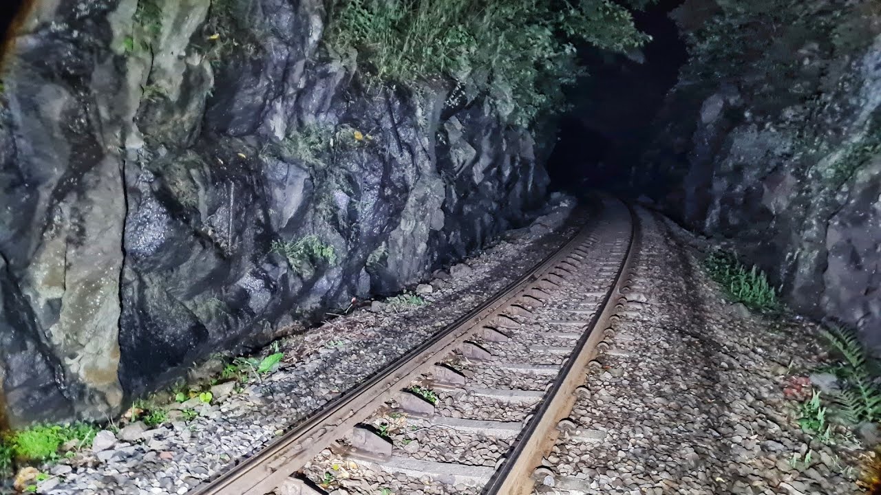 Ekspedisi Malam Cari SOSOK Bermuka Rata Penunggu Rel Kereta Paling ANGKER Dibukit Berbatu.